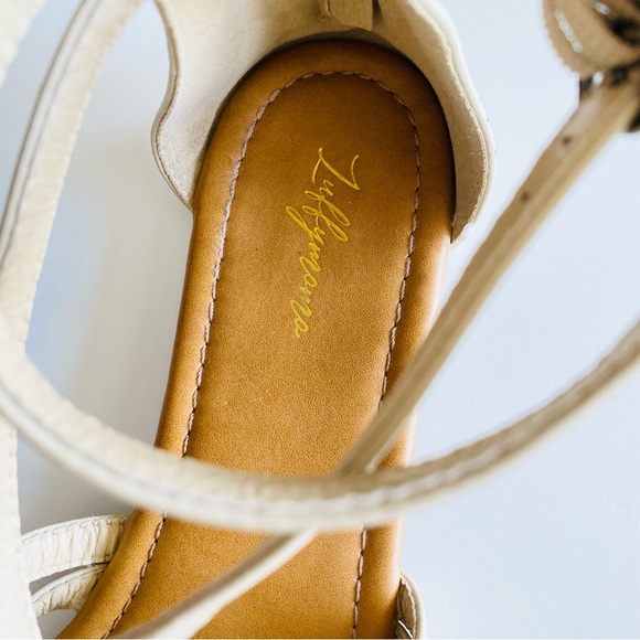 Womens nude sandals - Picture 2 of 3